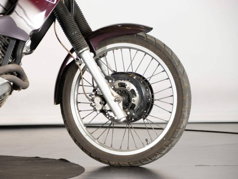 Image 24/50 of Yamaha XTZ 750 SuperTéneré (1990)