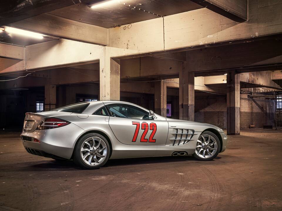 Image 22/61 of Mercedes-Benz SLR McLaren (2004)