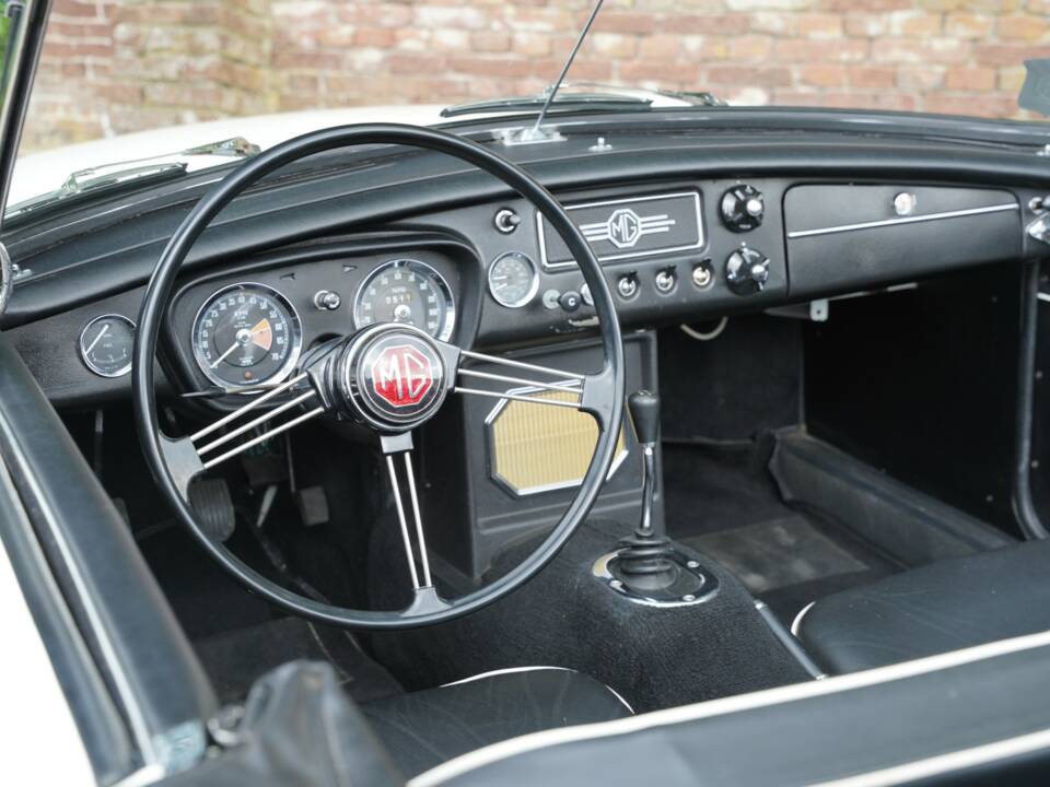 Bild 50/50 von MG MGB (1966)