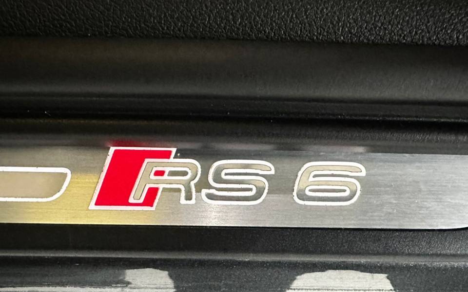Image 14/50 of Audi RS6 Avant (2017)