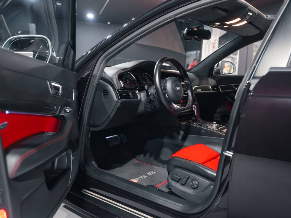 Imagen 24/36 de Audi RS6 Avant (2010)