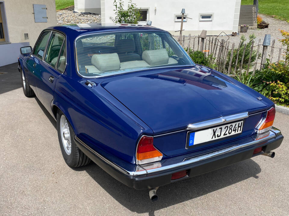 Image 10/36 of Jaguar XJ 6 4.2 (1984)