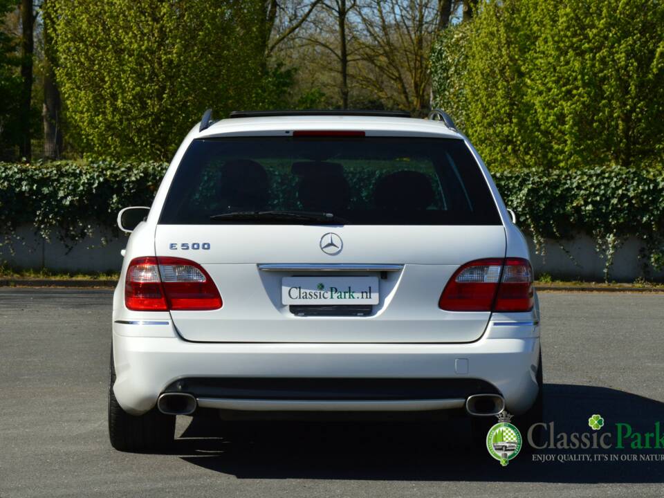 Image 4/50 of Mercedes-Benz E 500 T (2004)