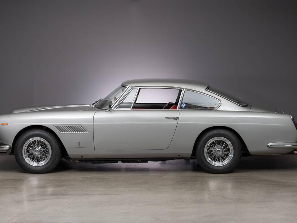 Image 3/29 of Ferrari 250 GTE (1961)