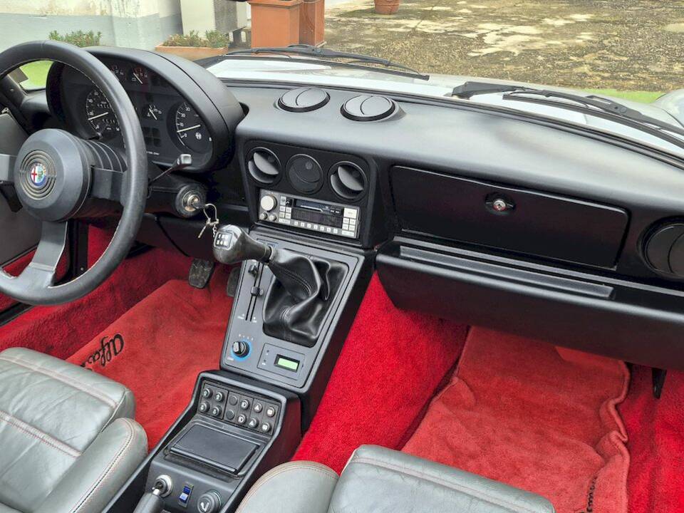 Afbeelding 32/70 van Alfa Romeo 2.0 Spider QV (1987)
