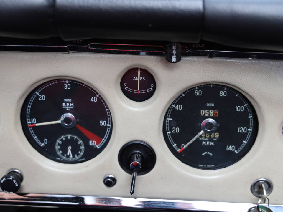 Image 26/91 of Jaguar XK 150 OTS (1958)