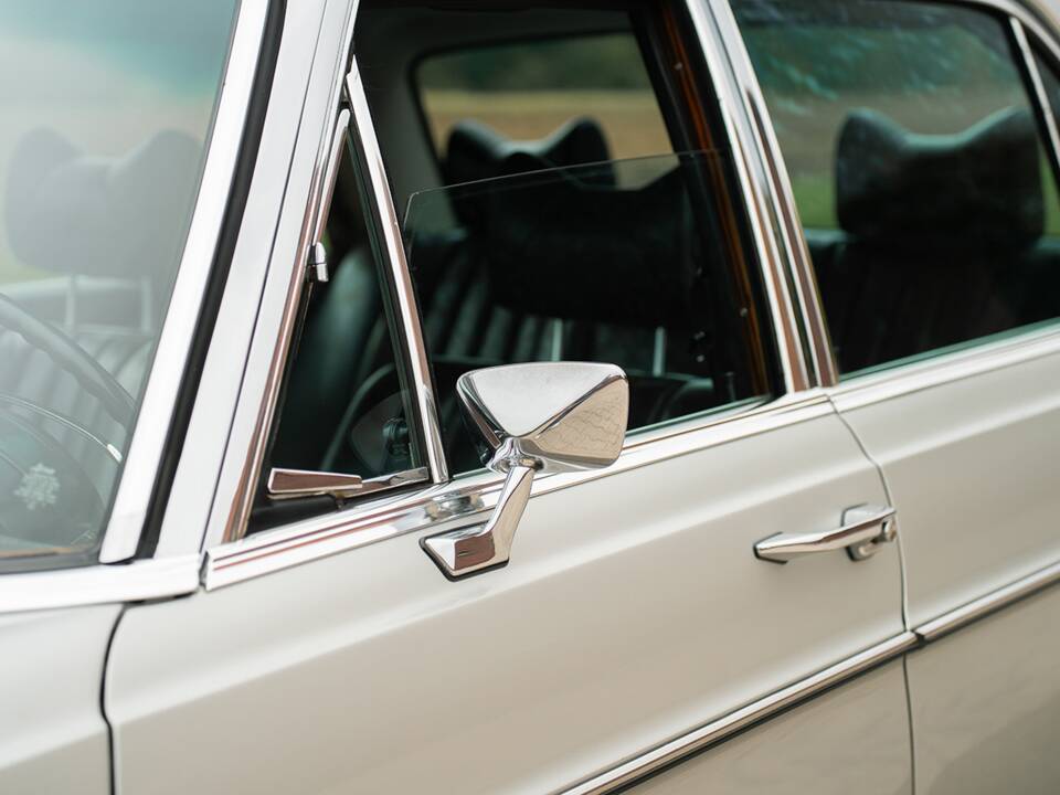 Image 13/50 of Mercedes-Benz 300 SEL 6.3 (1970)
