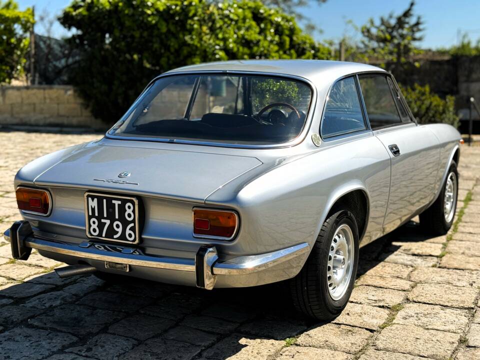 Afbeelding 27/43 van Alfa Romeo 1750 GT Veloce (1970)