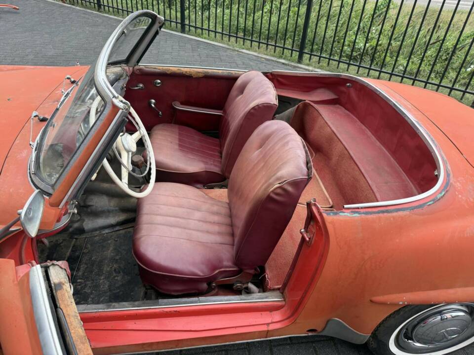 Image 31/50 of Mercedes-Benz 190 SL (1960)