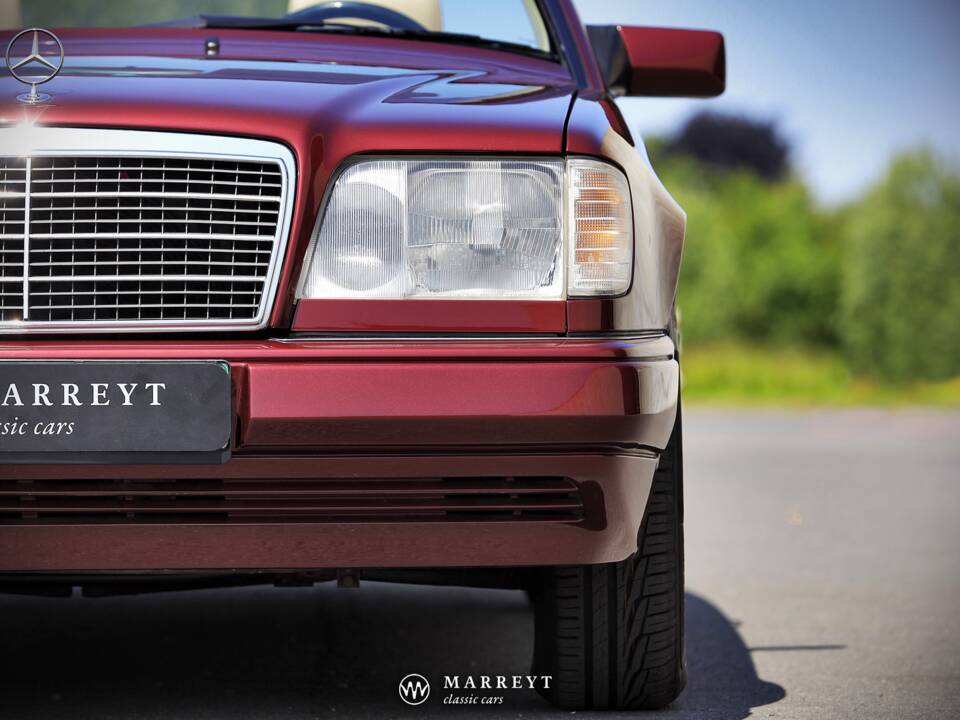 Bild 35/79 von Mercedes-Benz E 220 (1996)