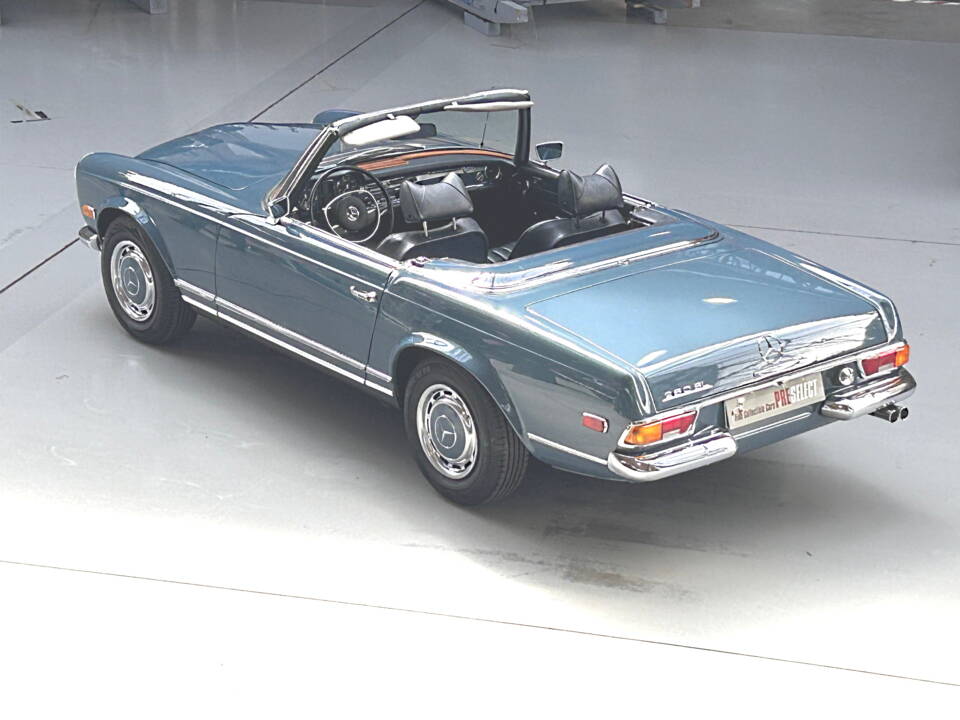 Image 15/36 of Mercedes-Benz 280 SL (1970)