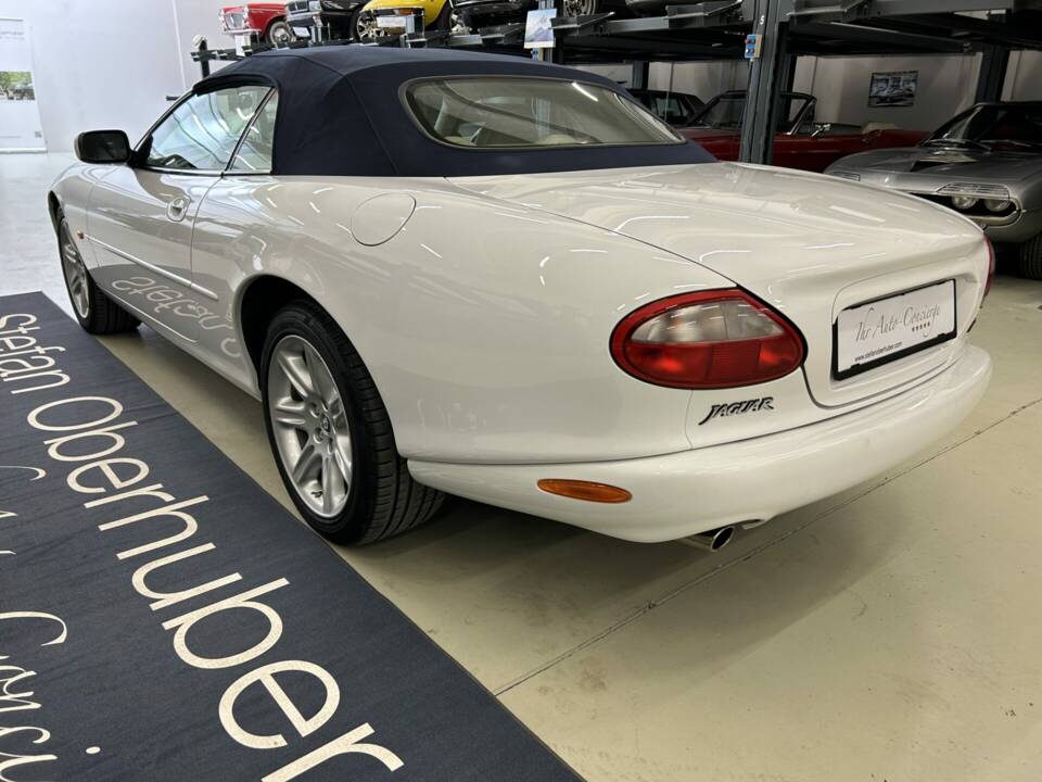 Immagine 24/28 di Jaguar XK8 4.0 (1997)