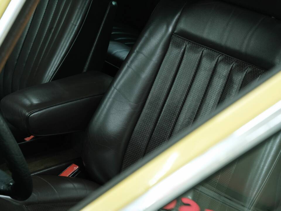 Bild 43/50 von Mercedes-Benz 380 SE (1983)