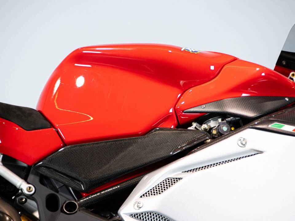 Image 36/50 de MV Agusta DUMMY (2004)