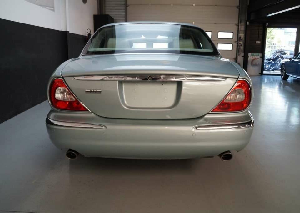 Imagen 5/50 de Jaguar XJ 8 4.2 (2004)