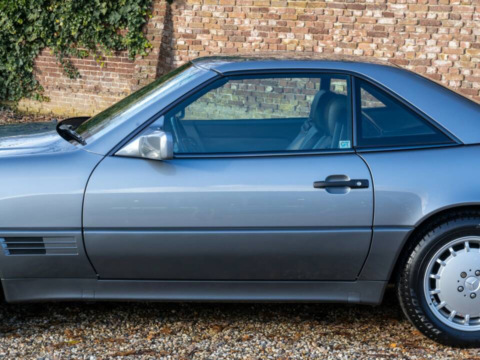 Image 27/50 of Mercedes-Benz 500 SL (1991)