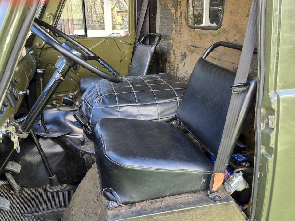 Image 20/51 of UAZ 3741 (1991)