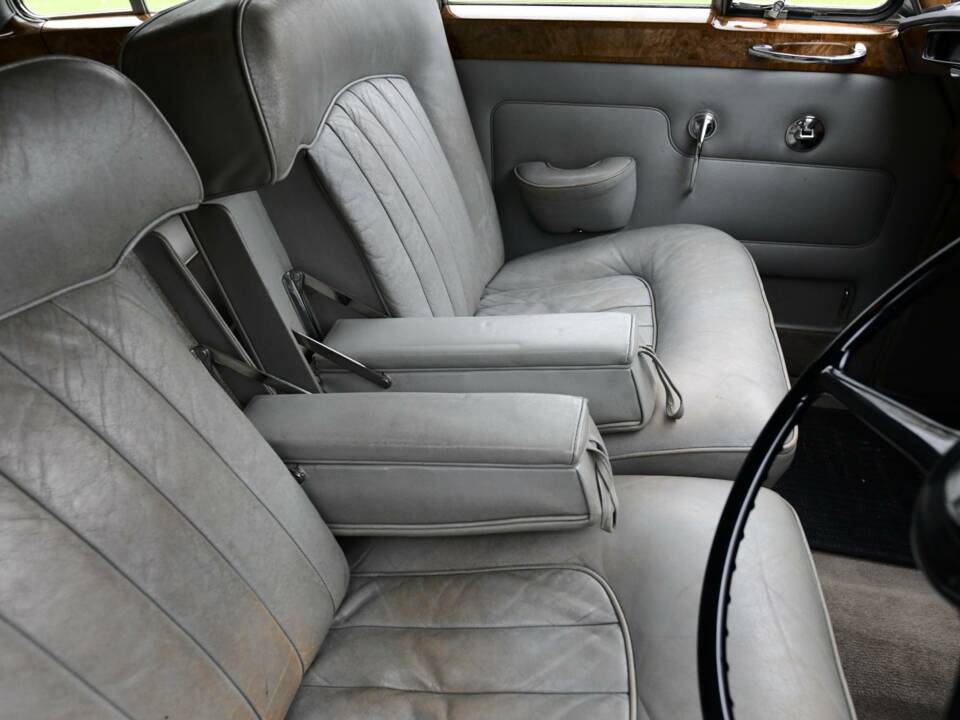 Image 25/50 of Bentley S 3 (1964)