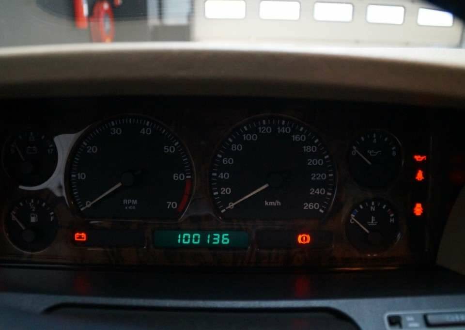 Image 6/47 of Jaguar XJ12 6.0 (1994)