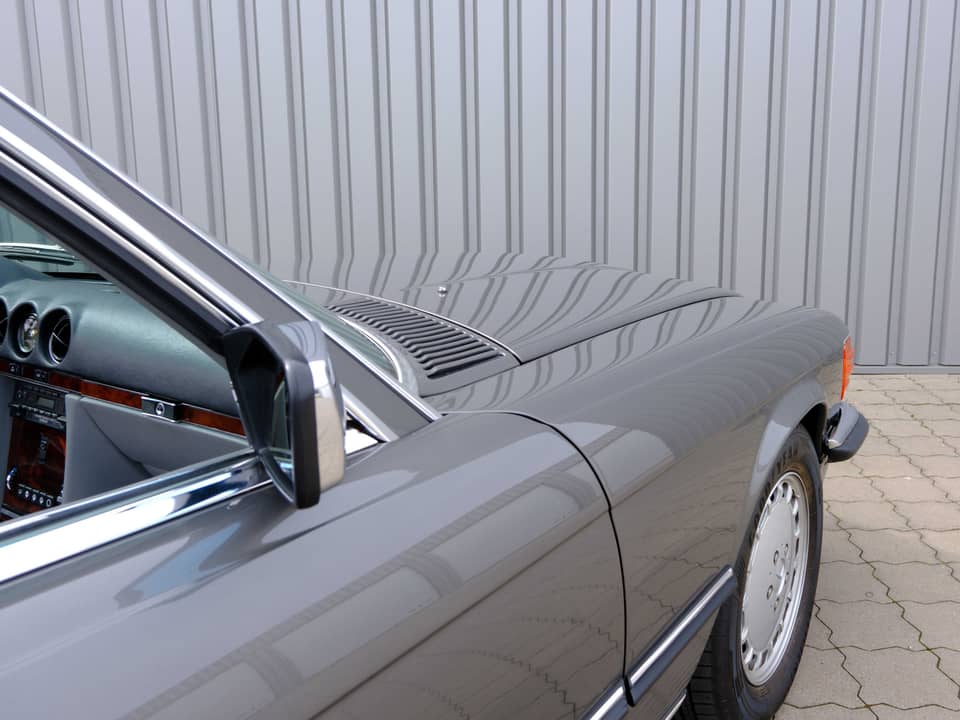 Image 90/96 of Mercedes-Benz 560 SL (1987)