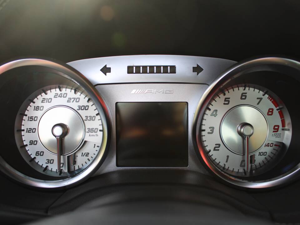 Image 36/57 of Mercedes-Benz SLS AMG (2010)