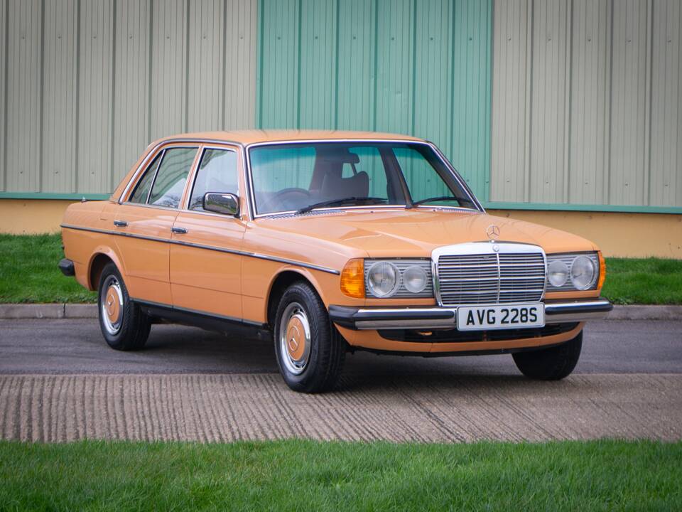 Image 8/32 of Mercedes-Benz 250 (1978)