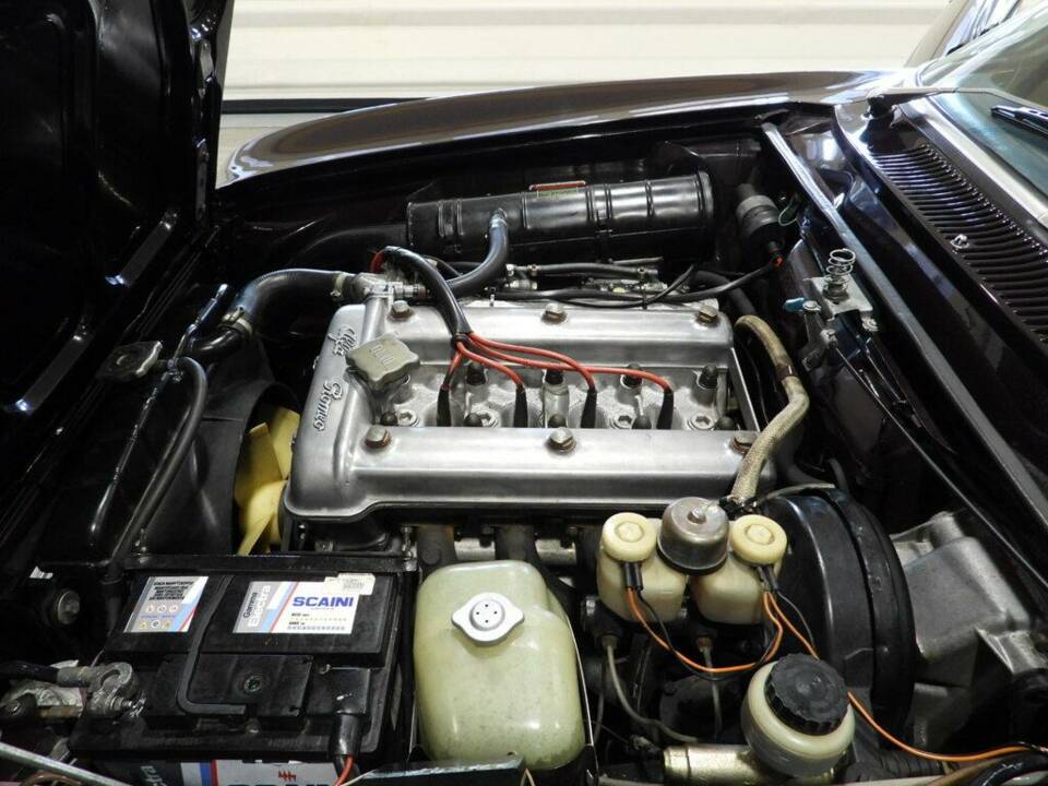 Image 11/15 of Alfa Romeo 2000 GT Veloce (1973)