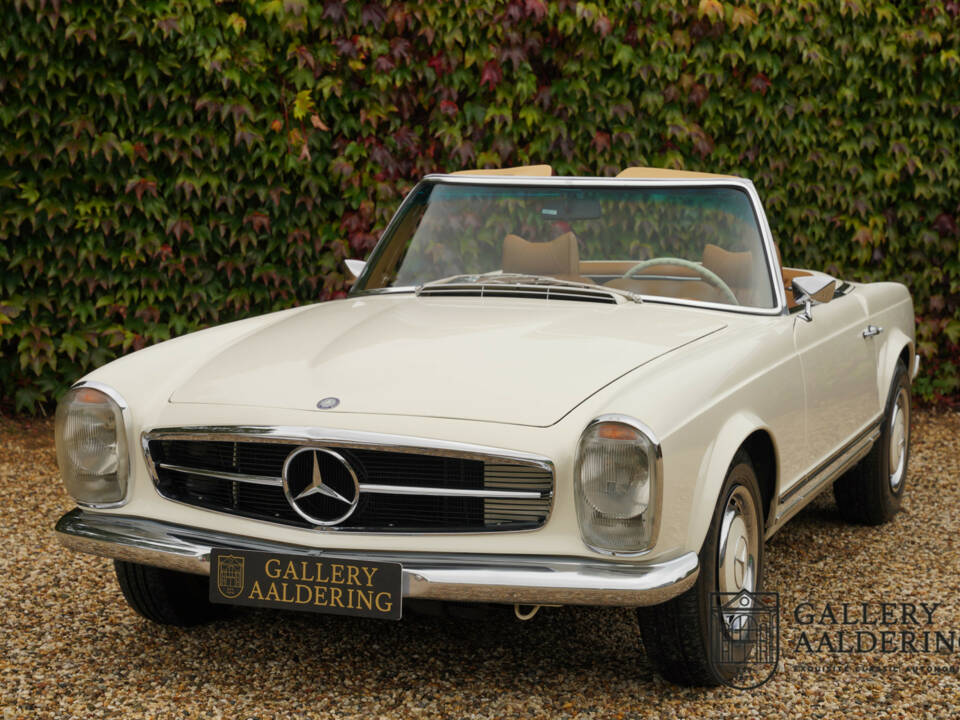 Image 32/50 de Mercedes-Benz 280 SL (1970)