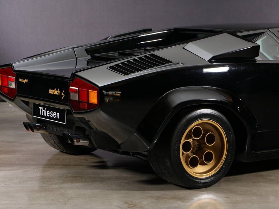 Image 21/50 of Lamborghini Countach LP 400 S (1982)