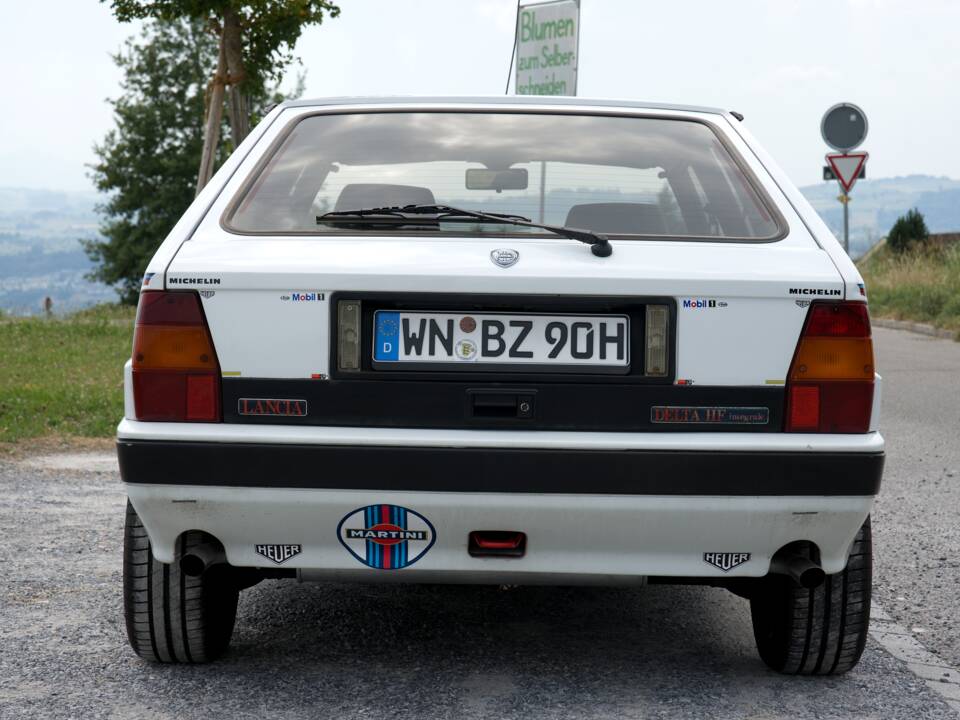 Image 18/47 of Lancia Delta HF Integrale (1988)