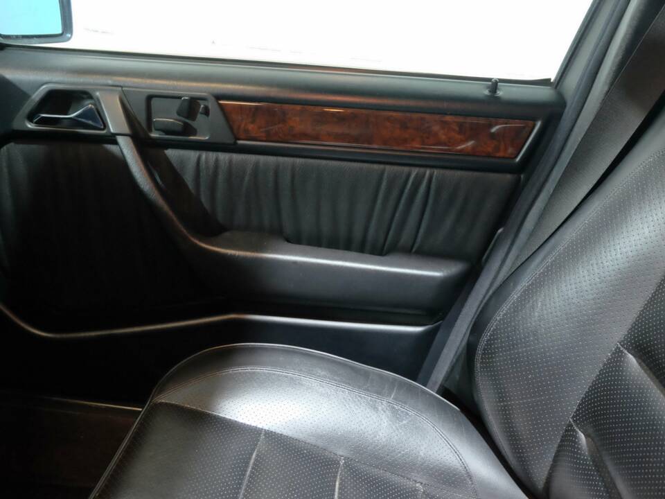 Bild 12/28 von Mercedes-Benz 500 E (1991)