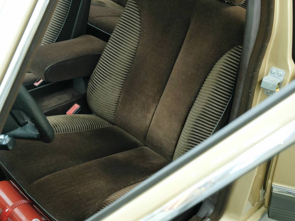 Bild 40/50 von Mercedes-Benz 280 SE (1980)