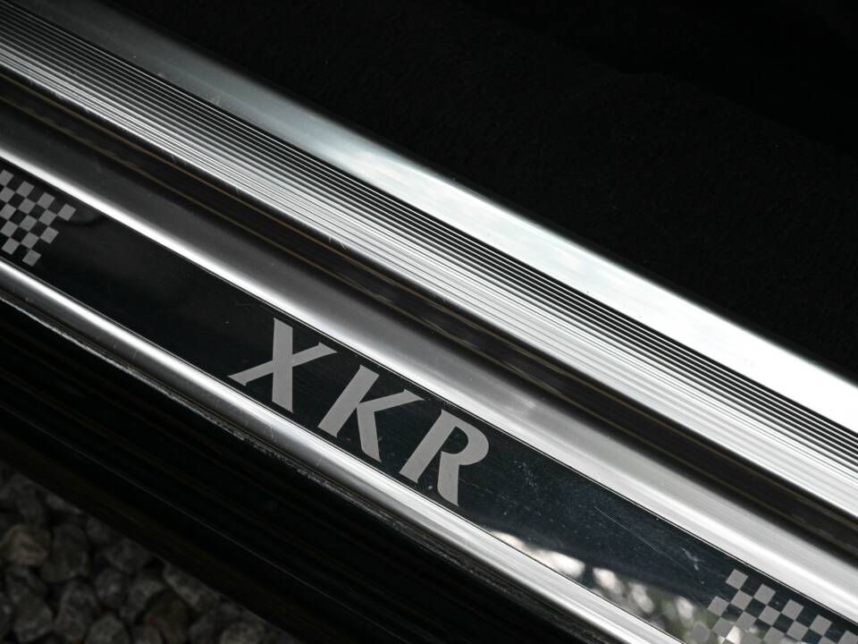 Image 34/50 of Jaguar XKR (2006)
