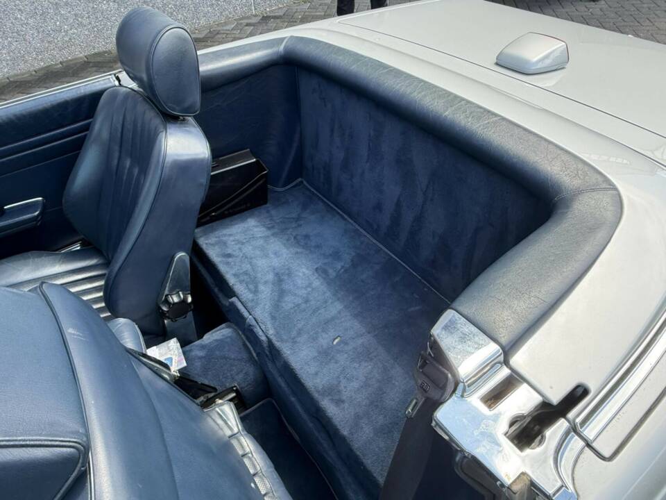 Afbeelding 26/44 van Mercedes-Benz 560 SL (1986)