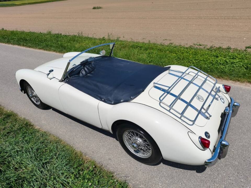 Image 23/27 of MG MGA 1500 (1958)