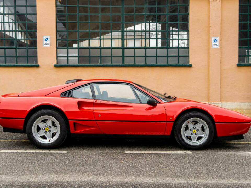 Image 3/26 of Ferrari 208 GTB Turbo (1988)