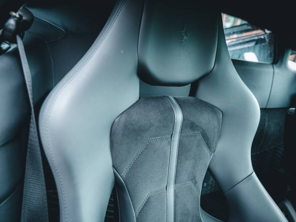 Image 48/56 of Ferrari 488 GTB (2020)