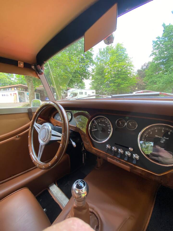 Image 16/18 of Morgan Roadster V6 (2013)