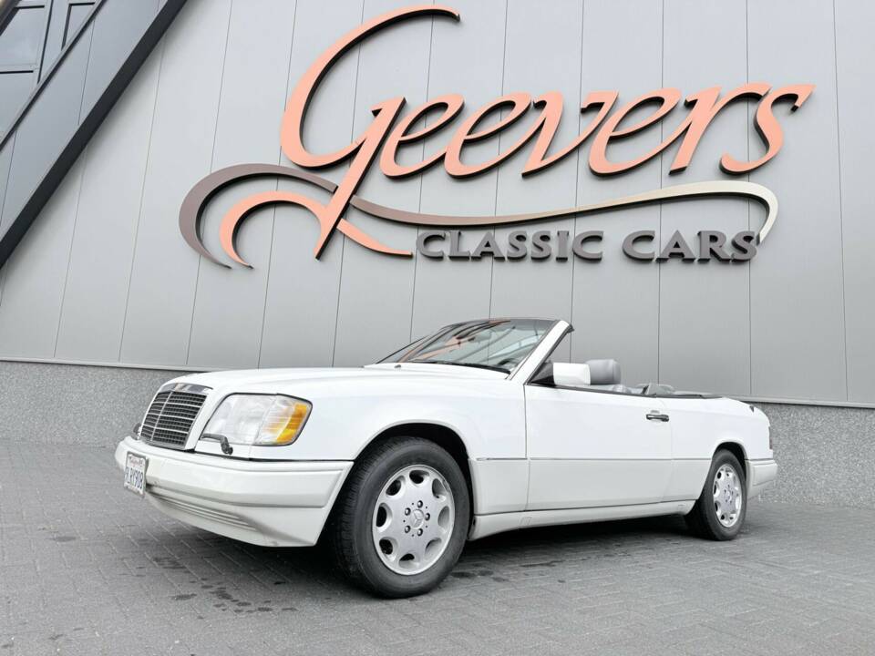 Imagen 1/41 de Mercedes-Benz E 320 (1995)