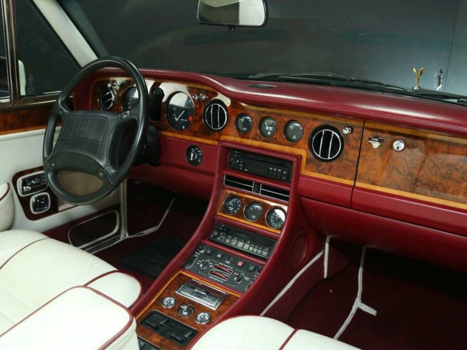 Image 26/50 of Rolls-Royce Corniche III (1991)