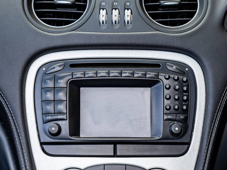 Bild 50/50 von Mercedes-Benz SL 55 AMG (2004)