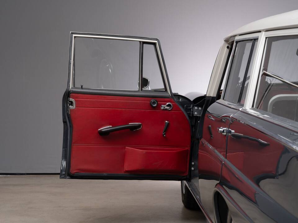 Bild 16/31 von Mercedes-Benz 230 S Universal (1967)