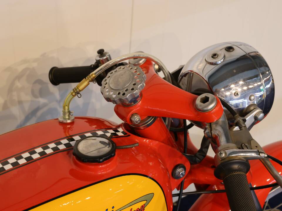 Image 13/27 of Aermacchi Ala Verde (1962)