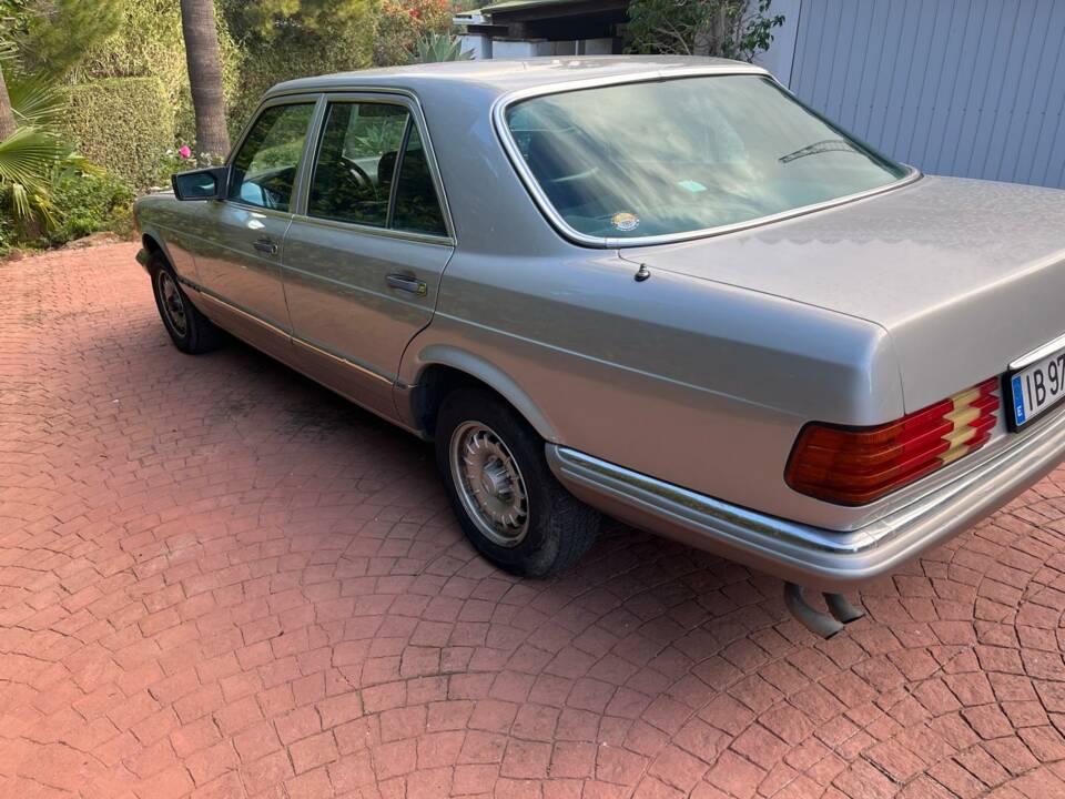 Image 4/4 of Mercedes-Benz 280 SE (1984)