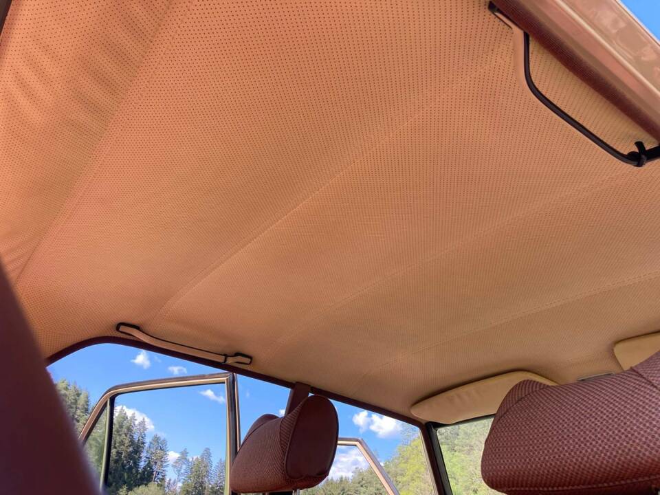 Image 35/49 de Mercedes-Benz 230&#x2F;4 (1974)
