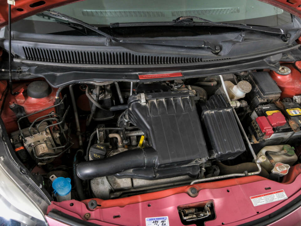 Image 37/48 of Suzuki Alto (2010)