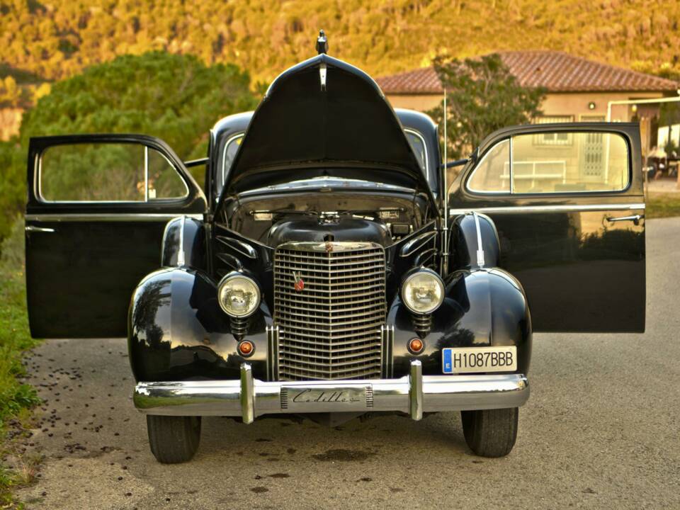 Image 25/50 of Cadillac V-16 (1938)