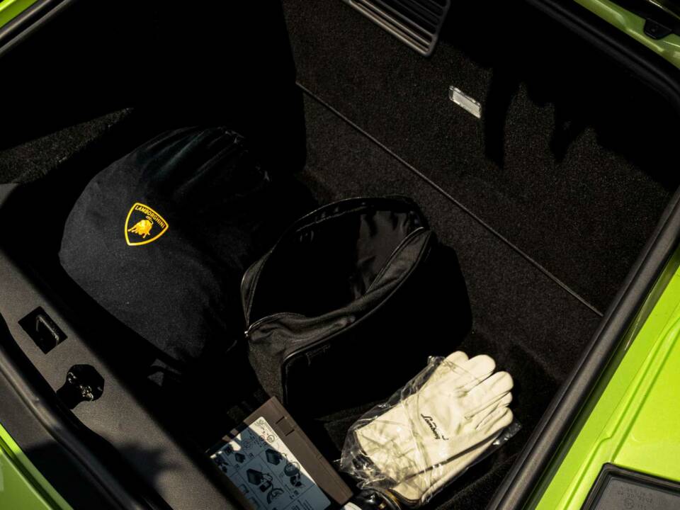 Image 18/25 de Lamborghini Murciélago LP670-4 SV (2009)