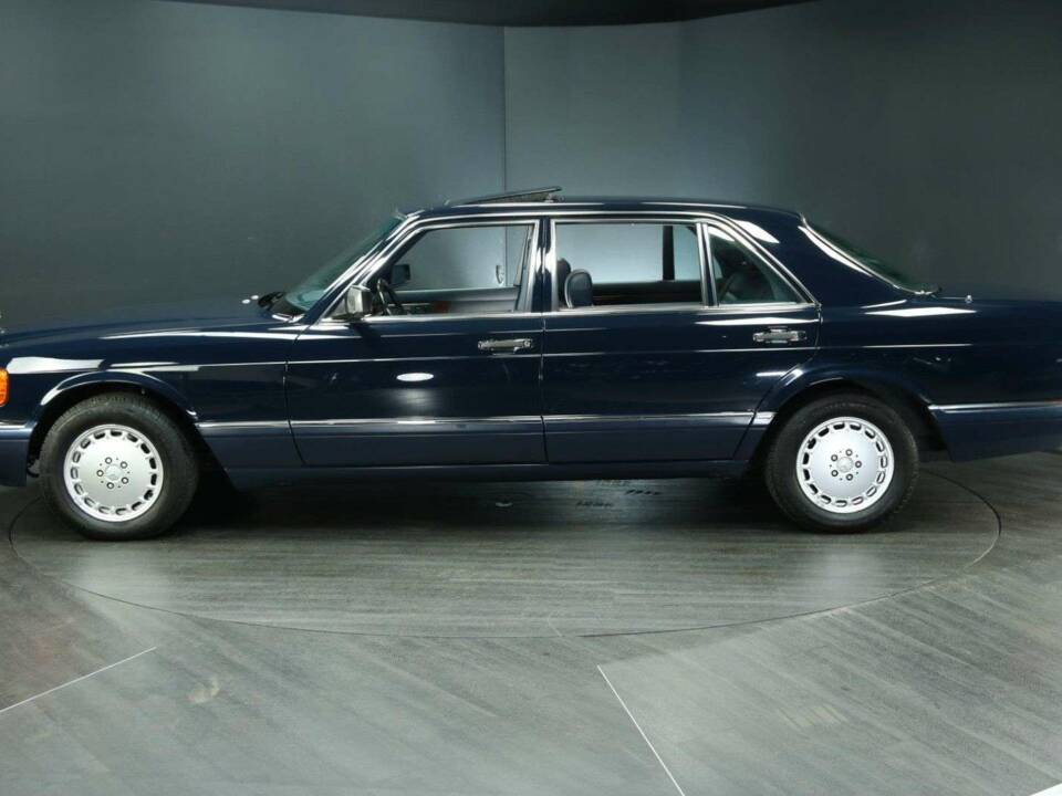 Immagine 3/30 di Mercedes-Benz 560 SEL (1990)