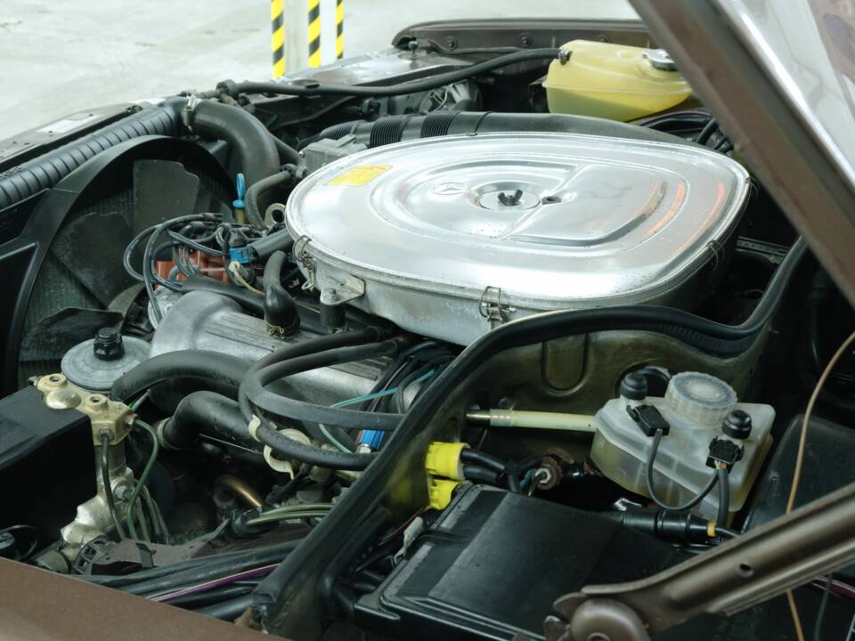 Bild 23/50 von Mercedes-Benz 380 SE (1984)